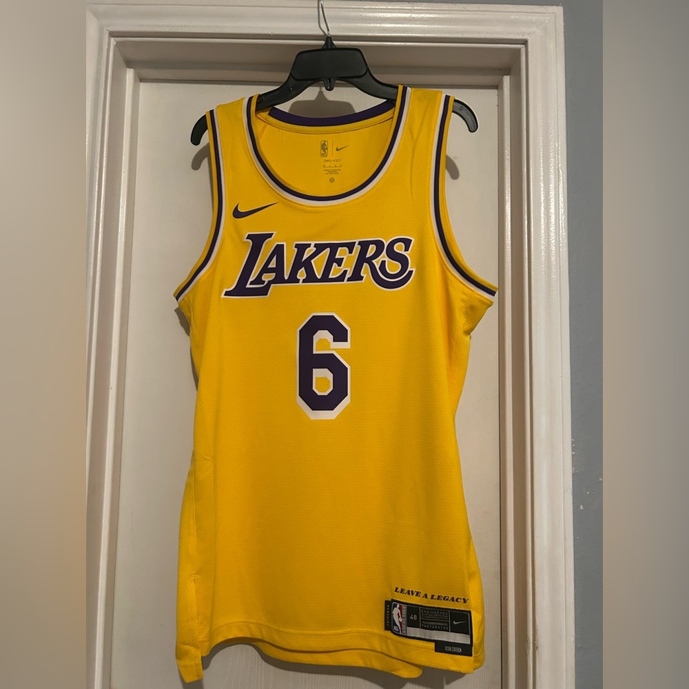 Labron James Lakers jersey 48